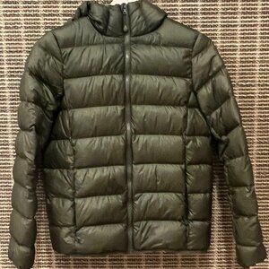 Aritzia Little Puff Size XS, color: Pine Forest Green